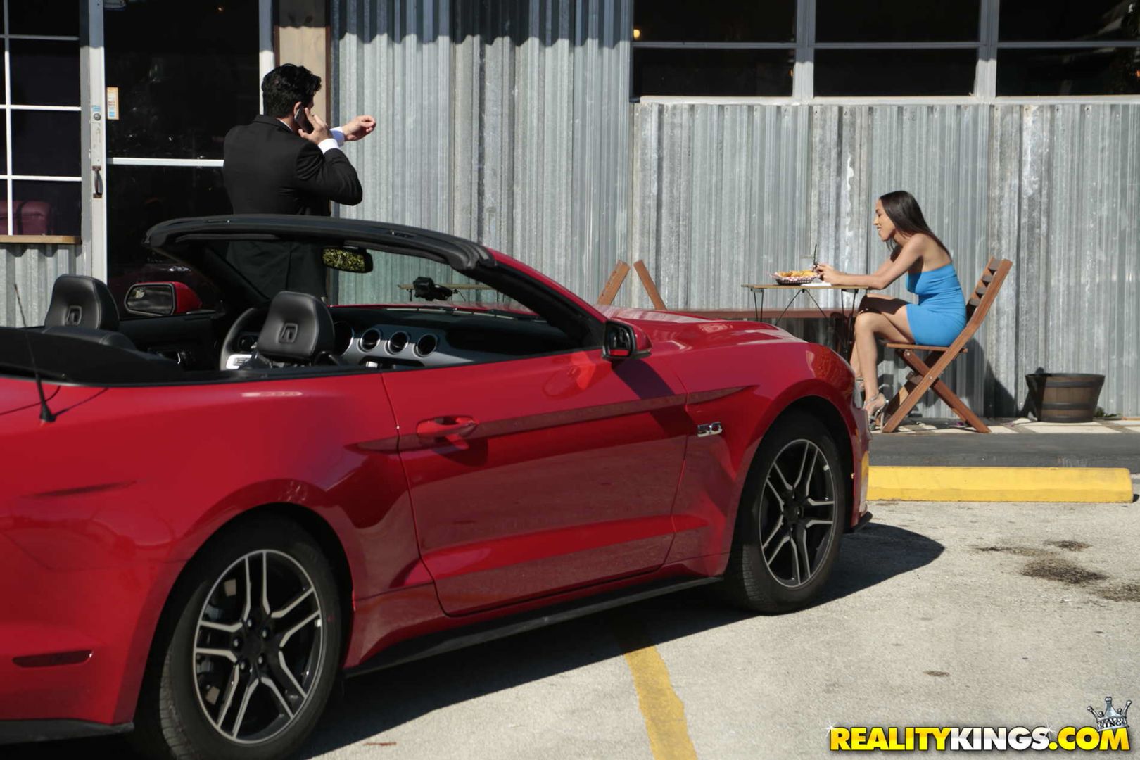 Pranking A Gold Digger