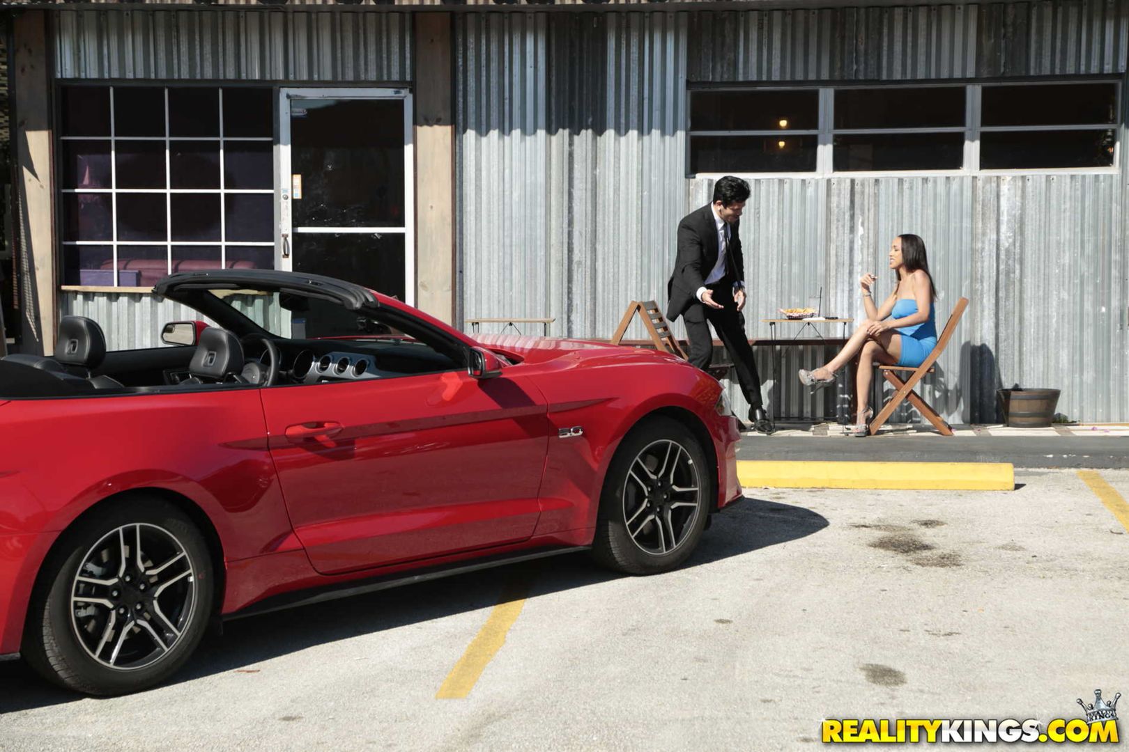 Pranking A Gold Digger