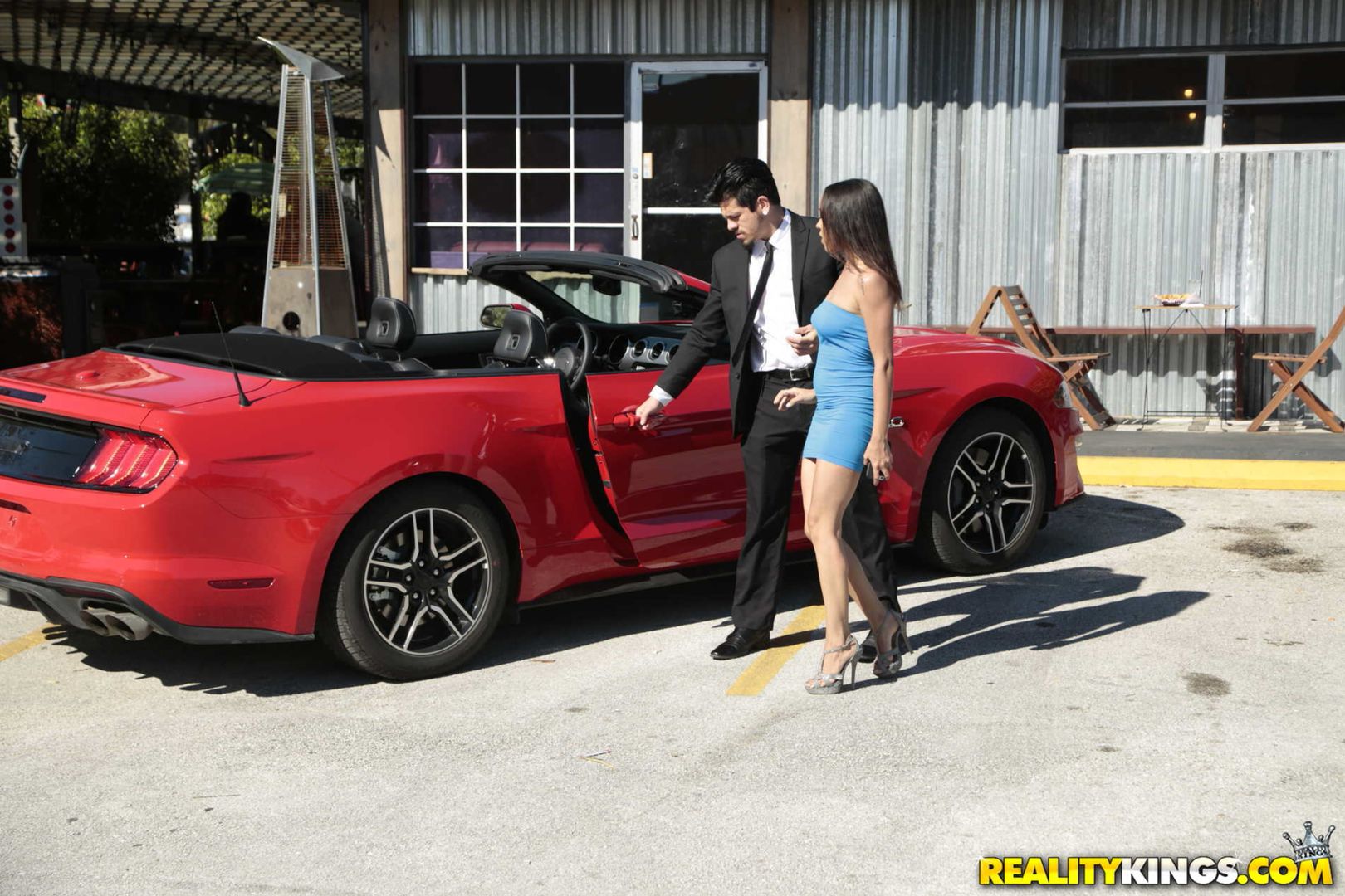 Pranking A Gold Digger