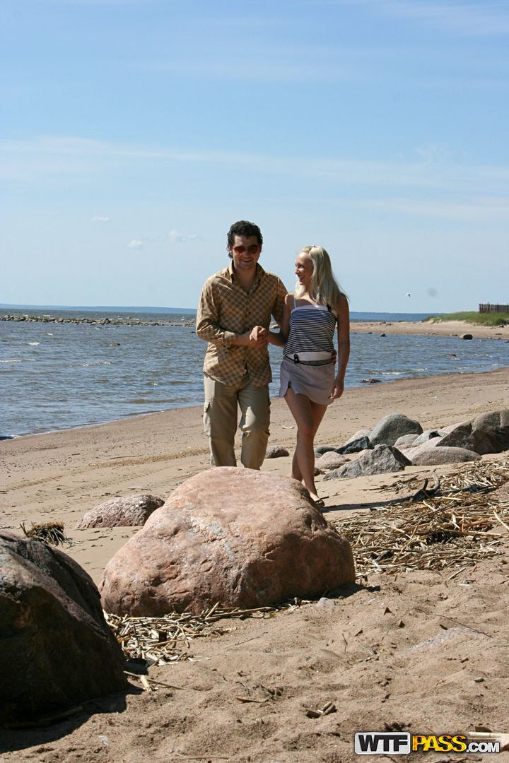 Sex on the beach with pickup blonde