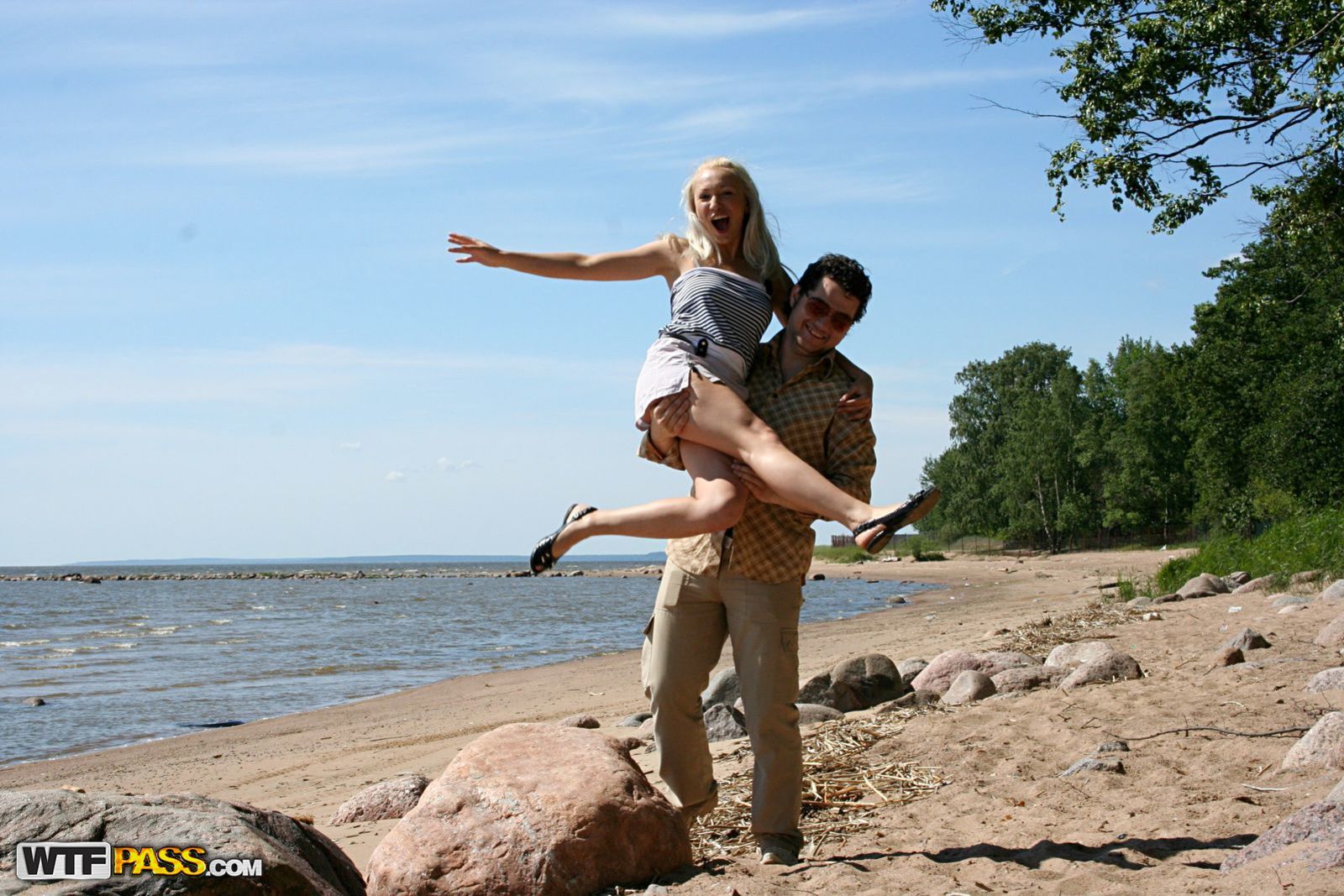 Sex on the beach with pickup blonde