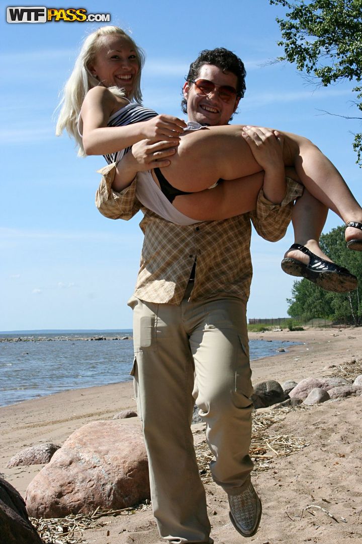 Sex on the beach with pickup blonde