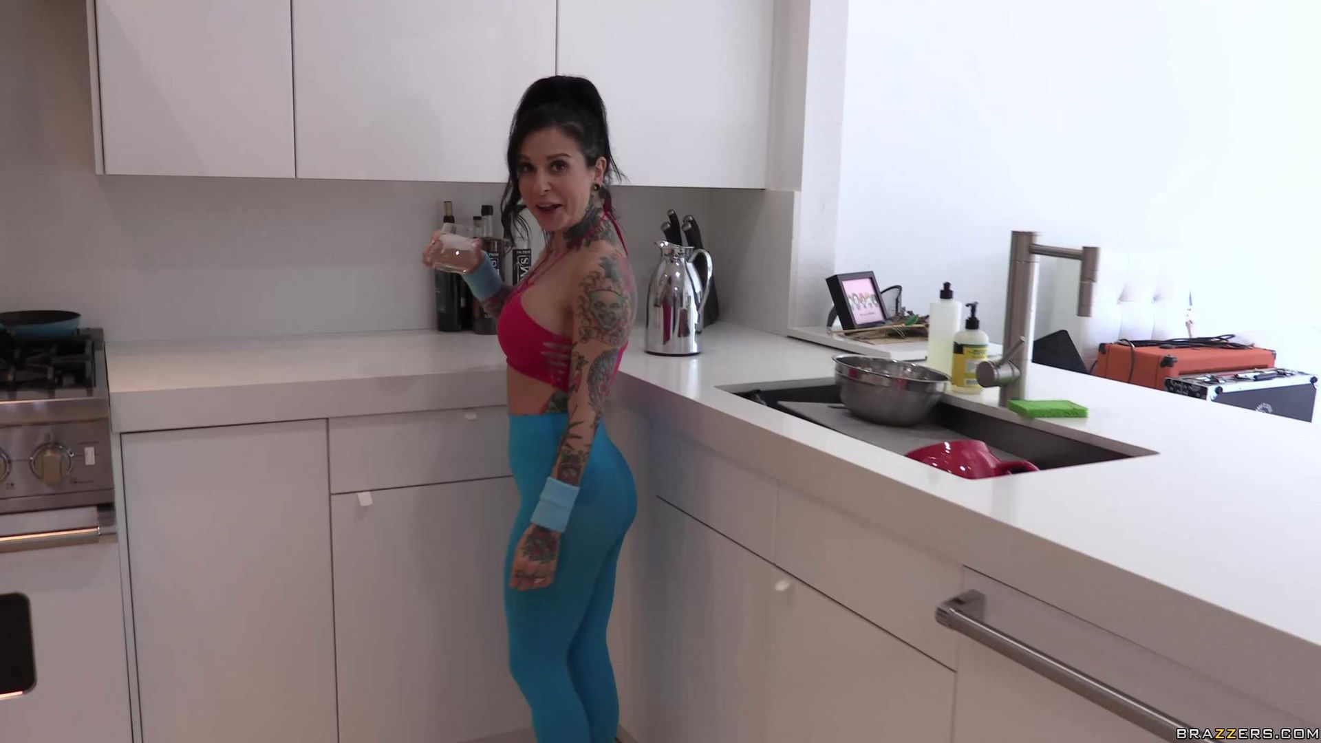 Hands On Joanna