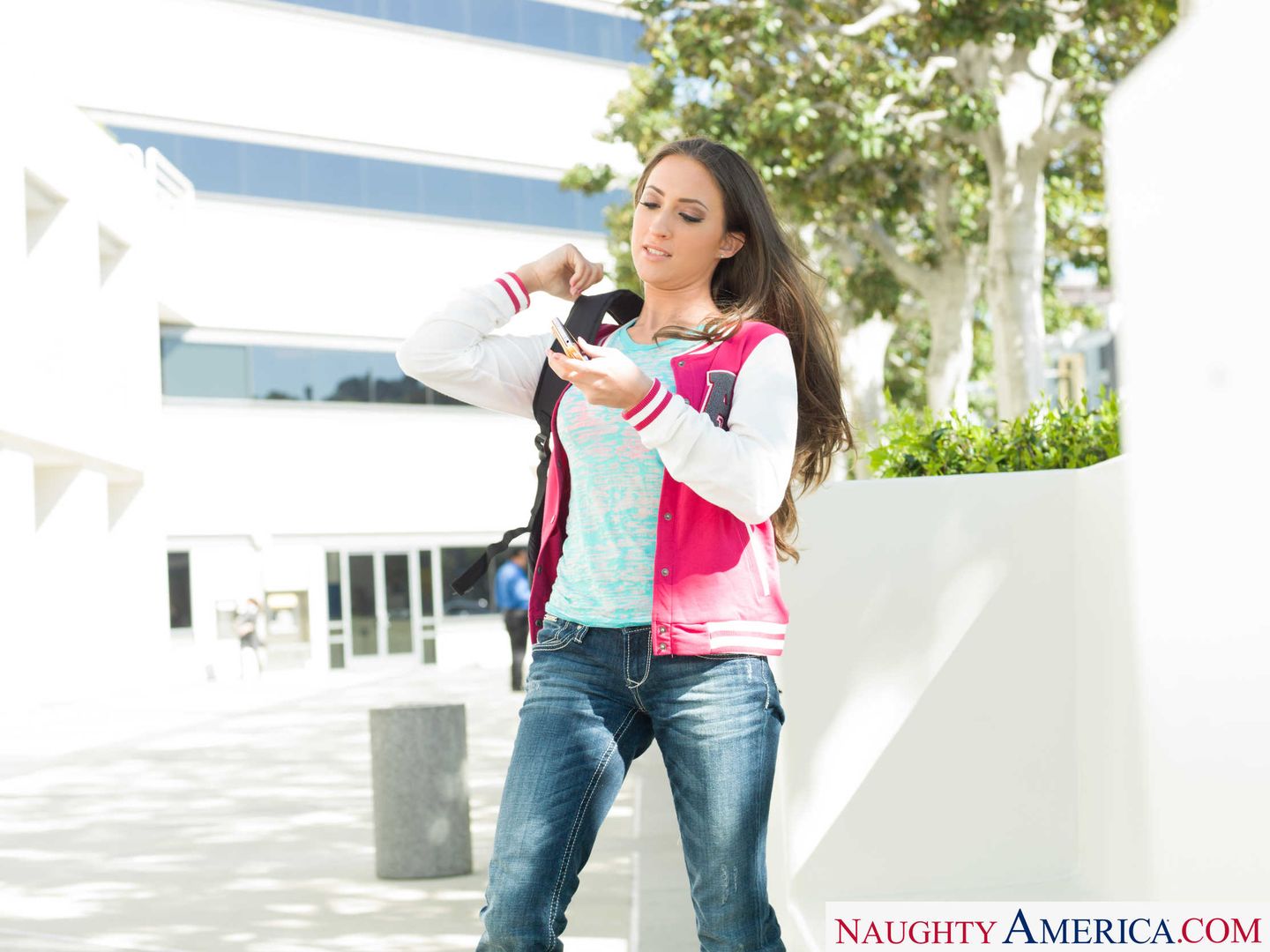 College girl Lizz Tayler meets up with her sugar daddy