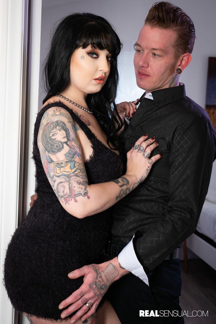 In Love With Tattooed Babe Draven Star