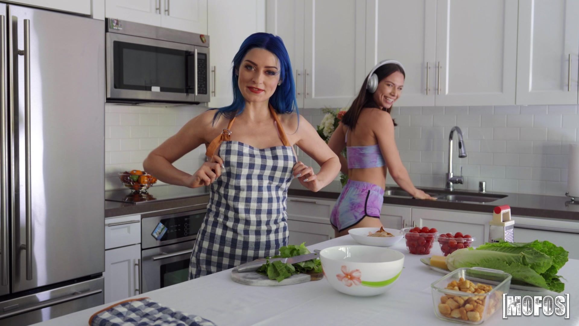 Jewelz Sexy Kitchen