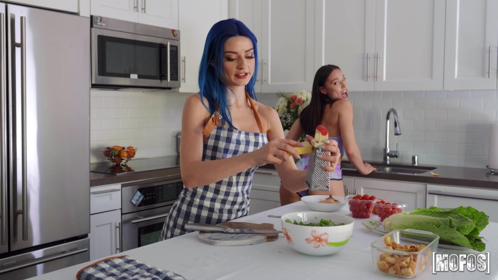 Jewelz Sexy Kitchen