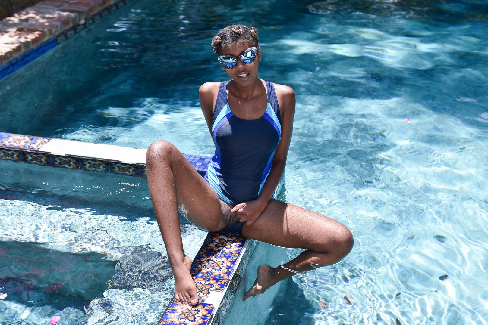 Prissy Nubian Princess Gets Wet