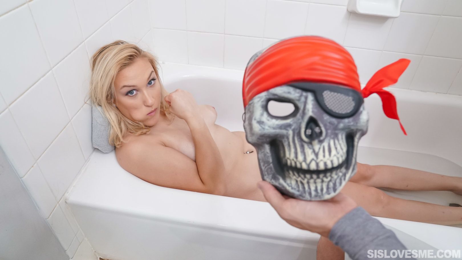Blonde Amateur Likes It Rough