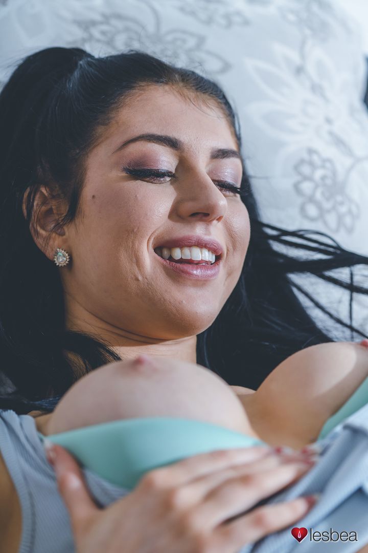 Pretty girlfriends welcome home sex