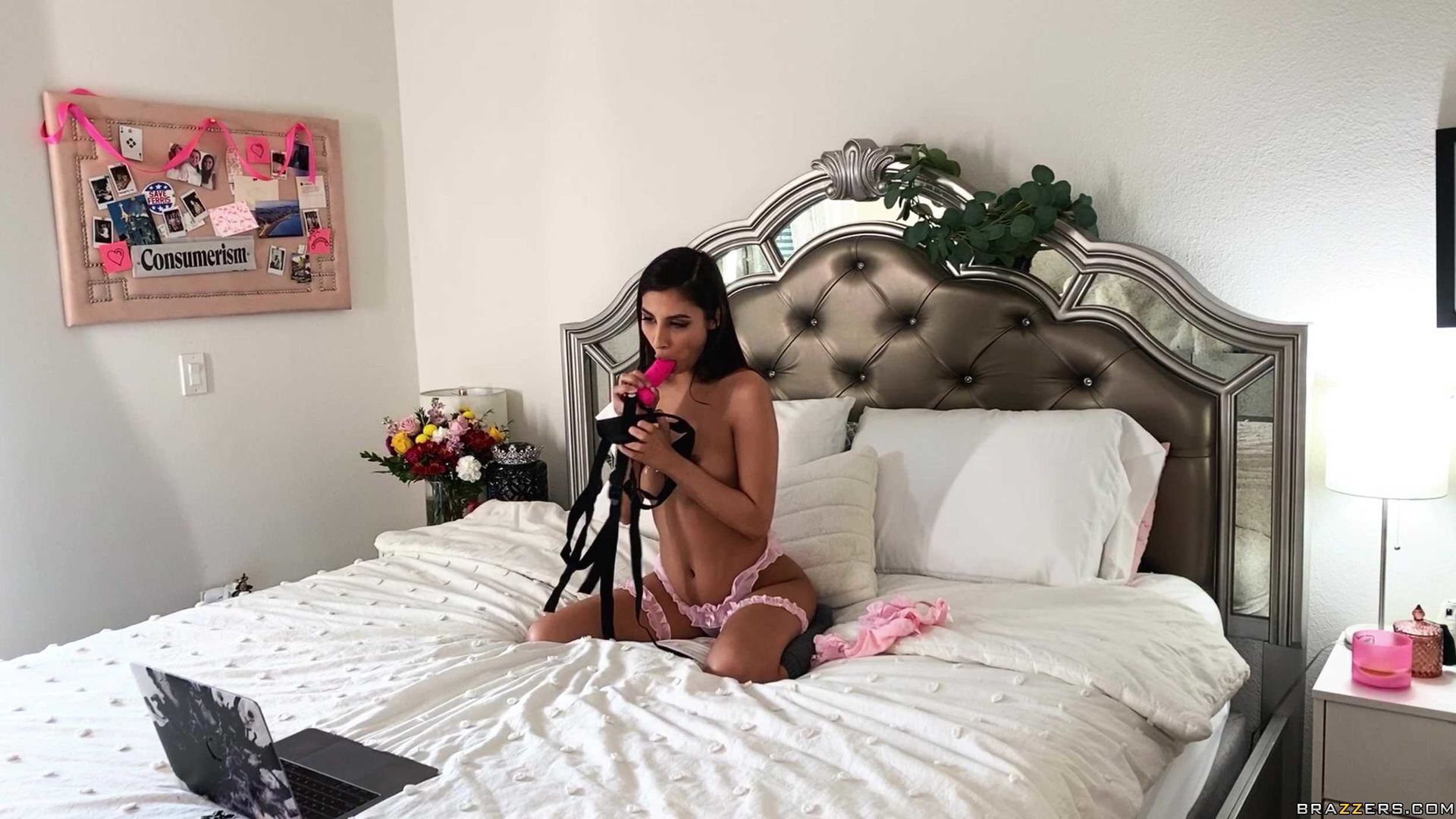 Gianna And Whitney's Strap-On Cam Show