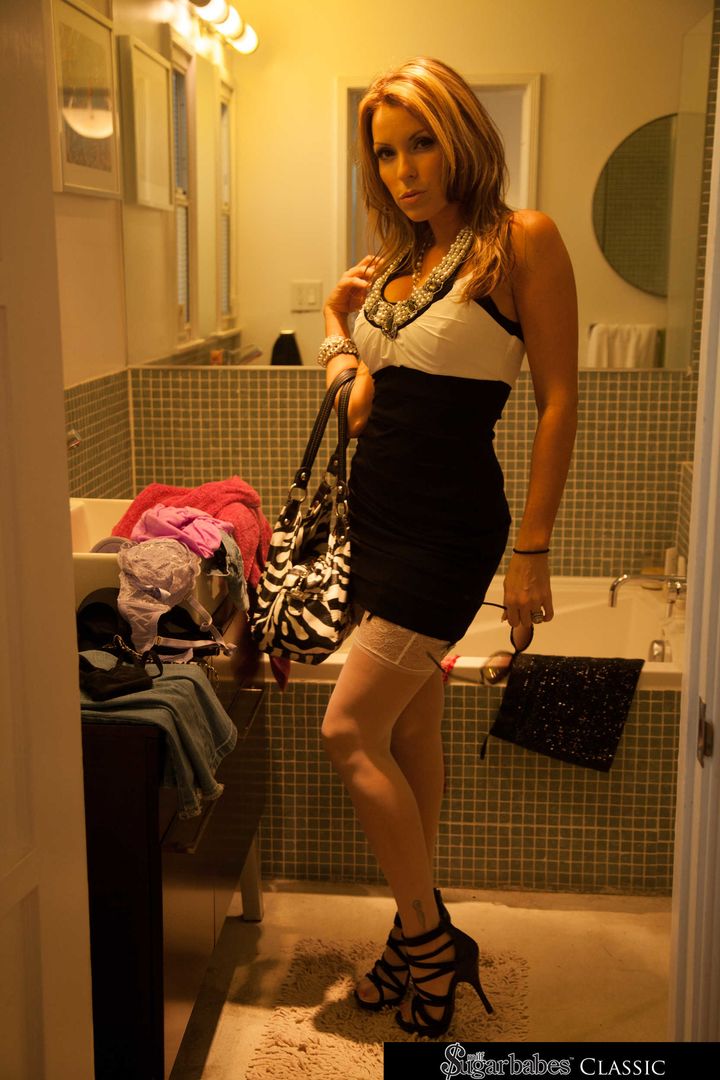 Courtney Cummz fucks dick good