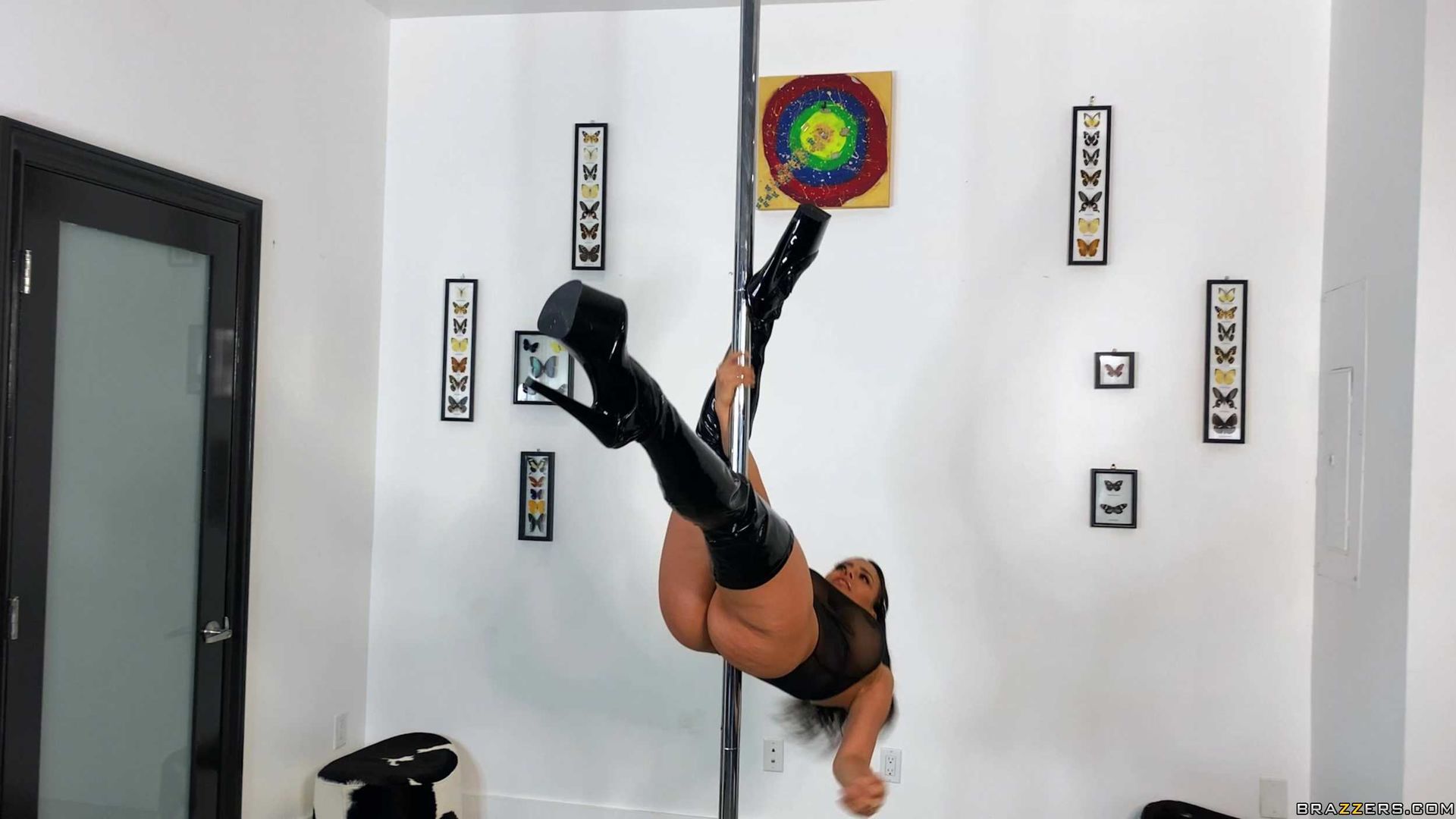 Luna Rides The Pole