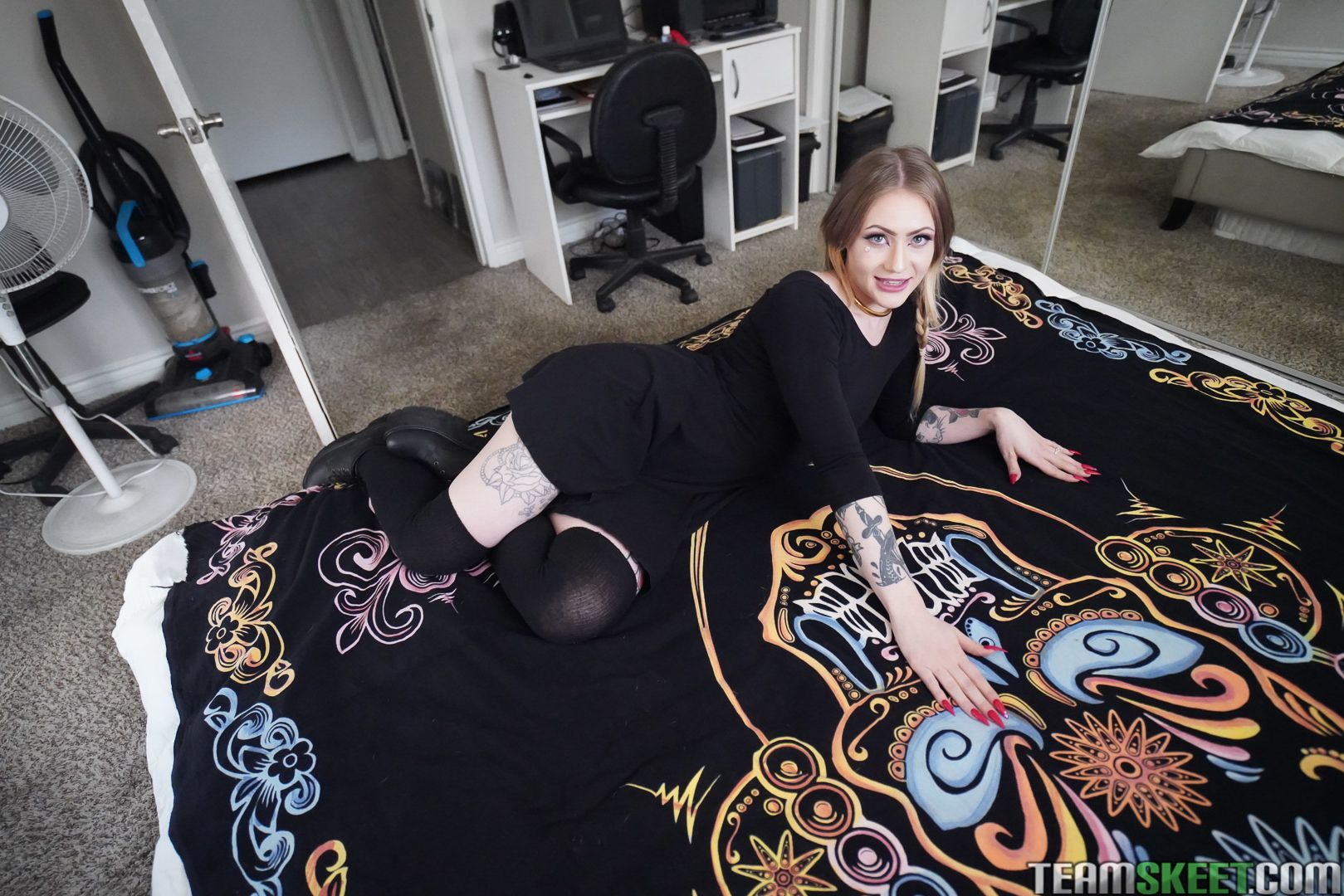 Hot Girls Welcome