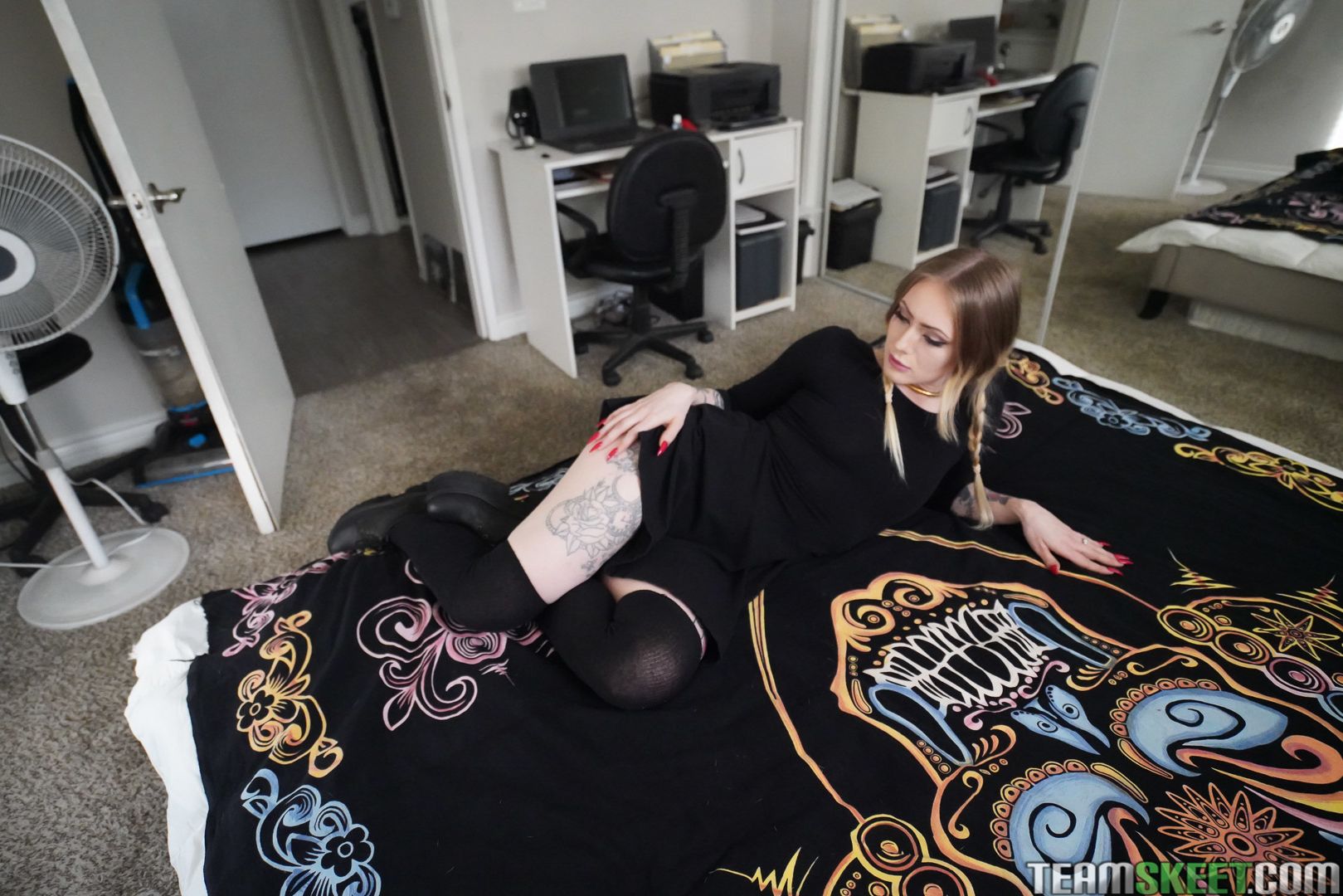 Hot Girls Welcome