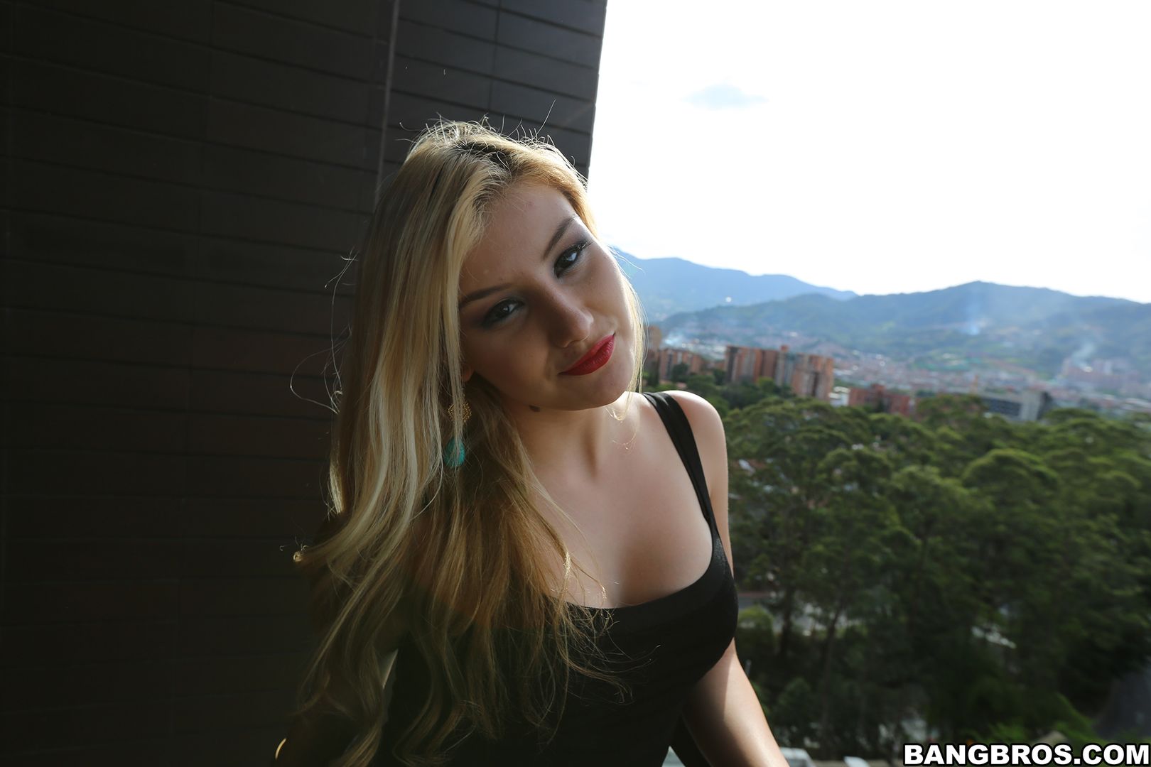 Teen Colombian Blonde is a Hot Fuck