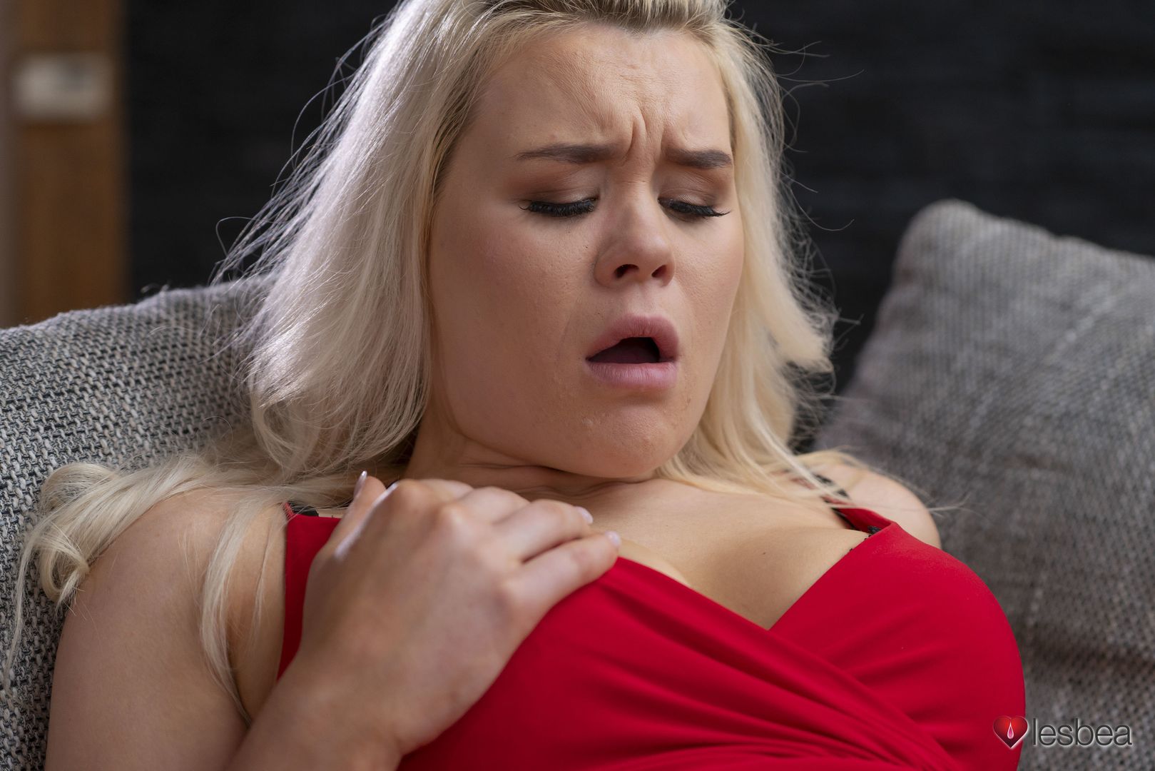 Czech geek loves British girlfriend