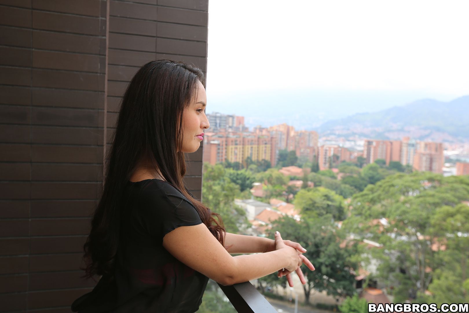 Amateur Latina Wants The Experience of Making A Porn