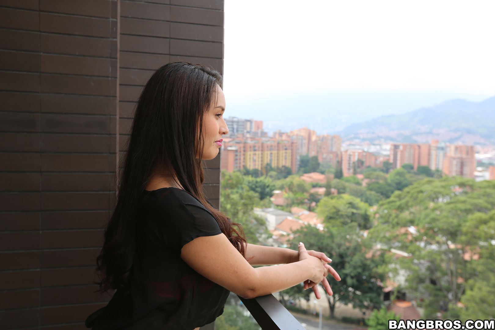 Amateur Latina Wants The Experience of Making A Porn