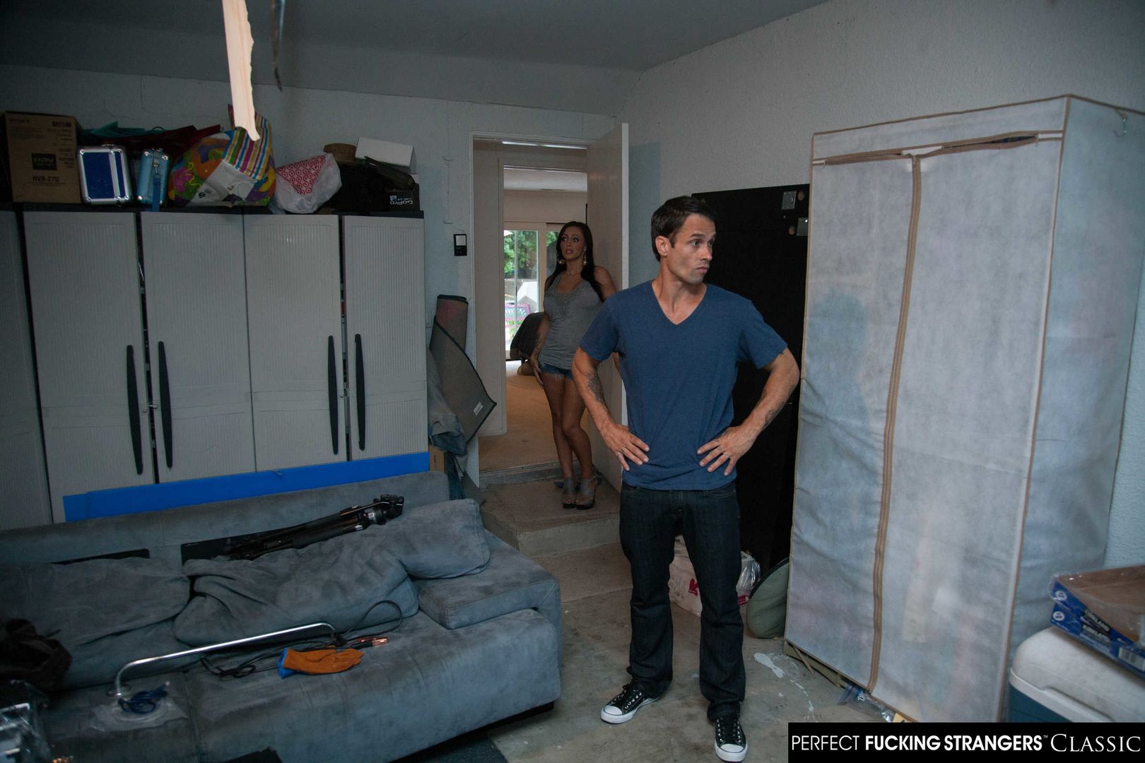 Jenna Presley tips the moving guy with sex