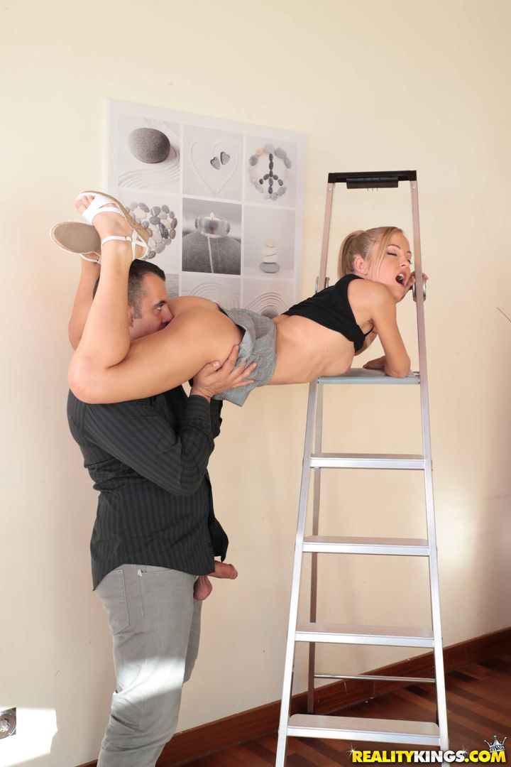 Hows It Hanging