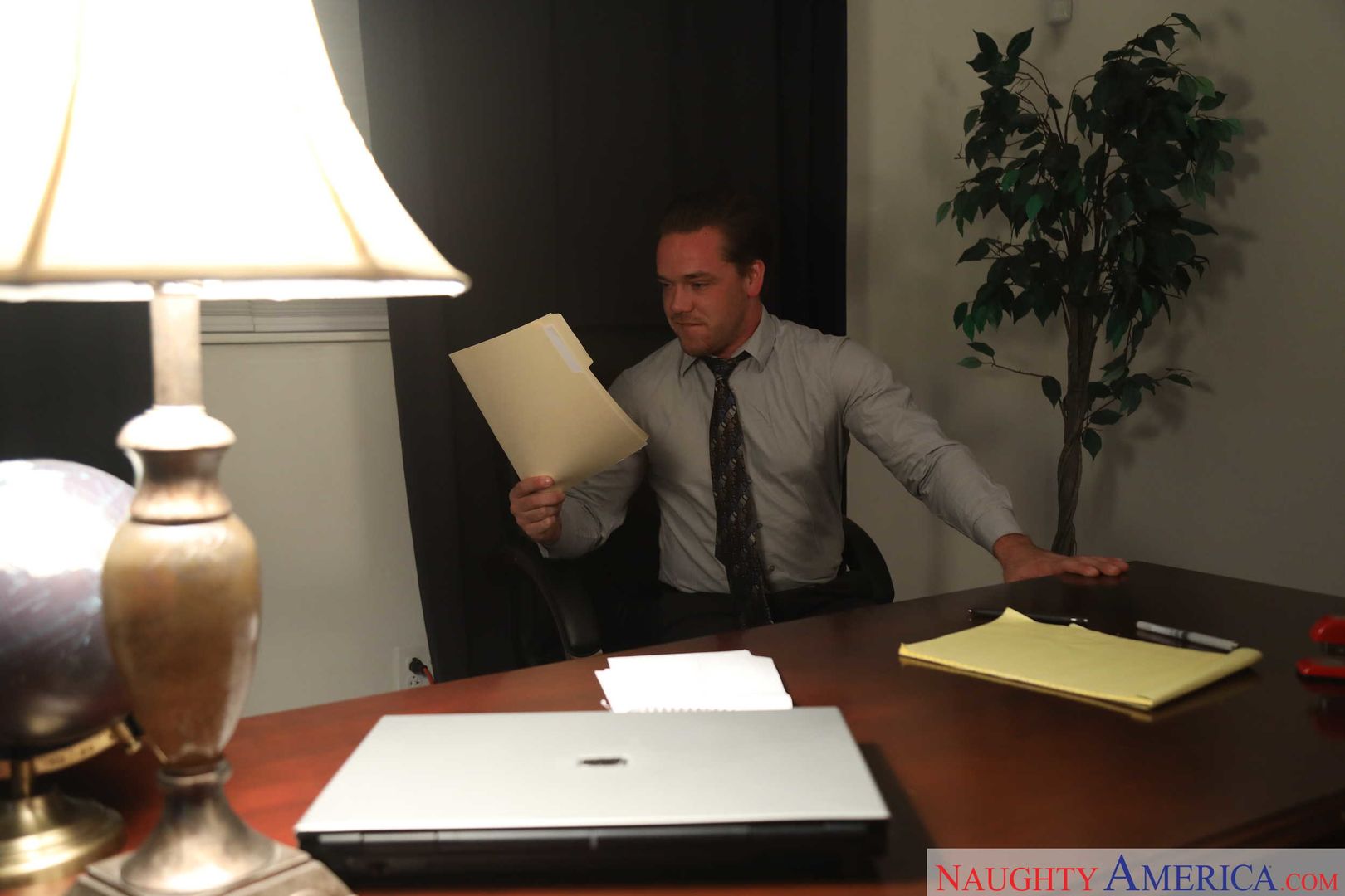 Co-worker Harley Dean fucking in the desk with her big tits
