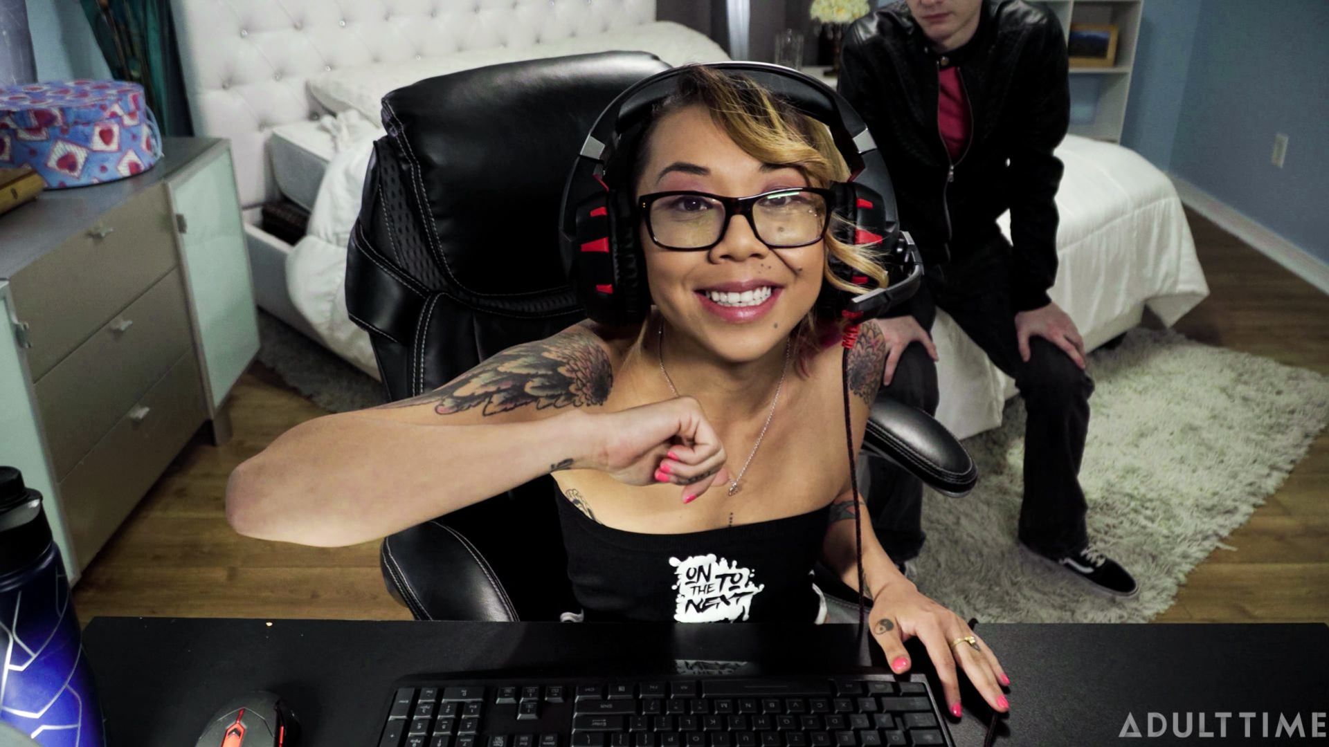 Gamer Girl FAIL - Accidental Sex On Live-Stream Leaked!!