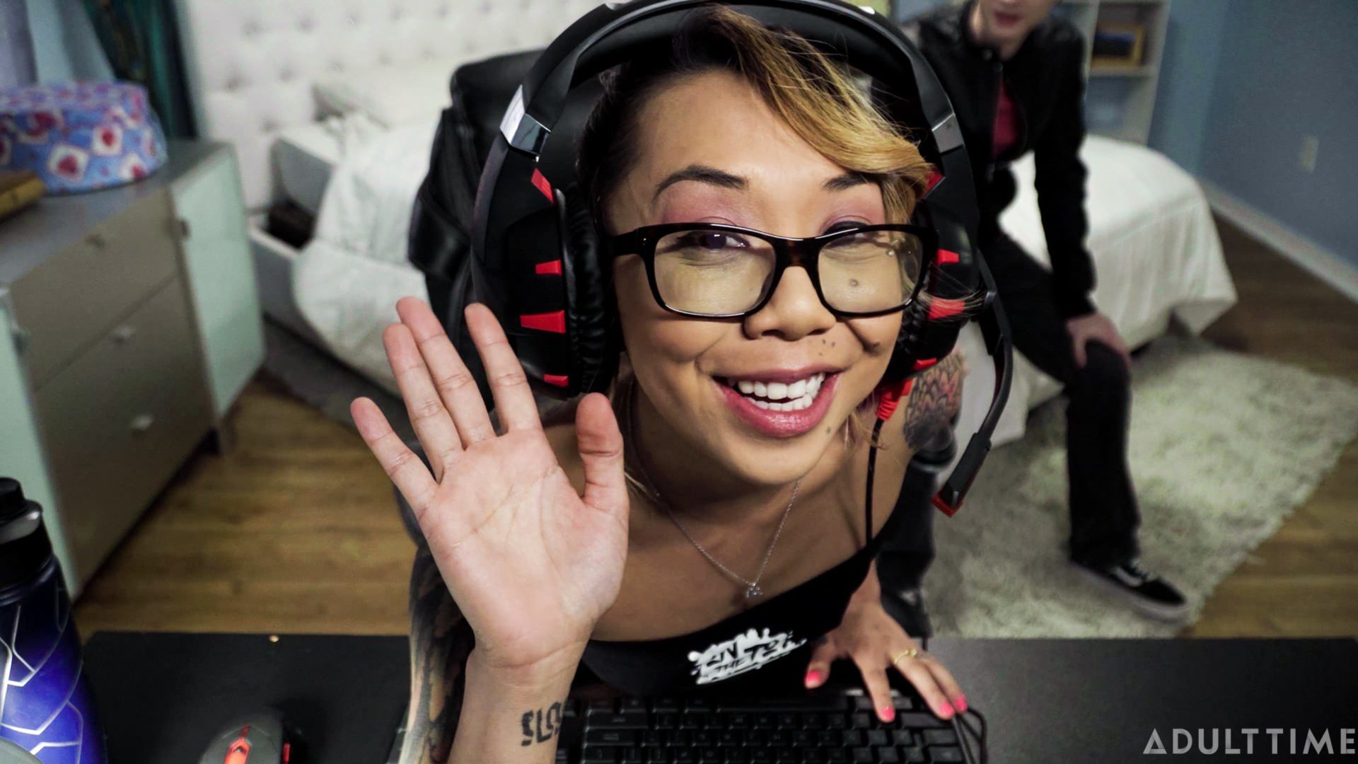 Gamer Girl FAIL - Accidental Sex On Live-Stream Leaked!!