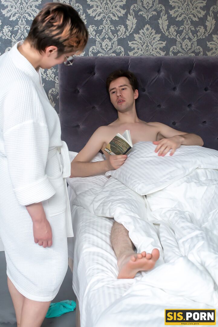 Is it embarrassing to fuck my stepsister right before my mom’s eyes?