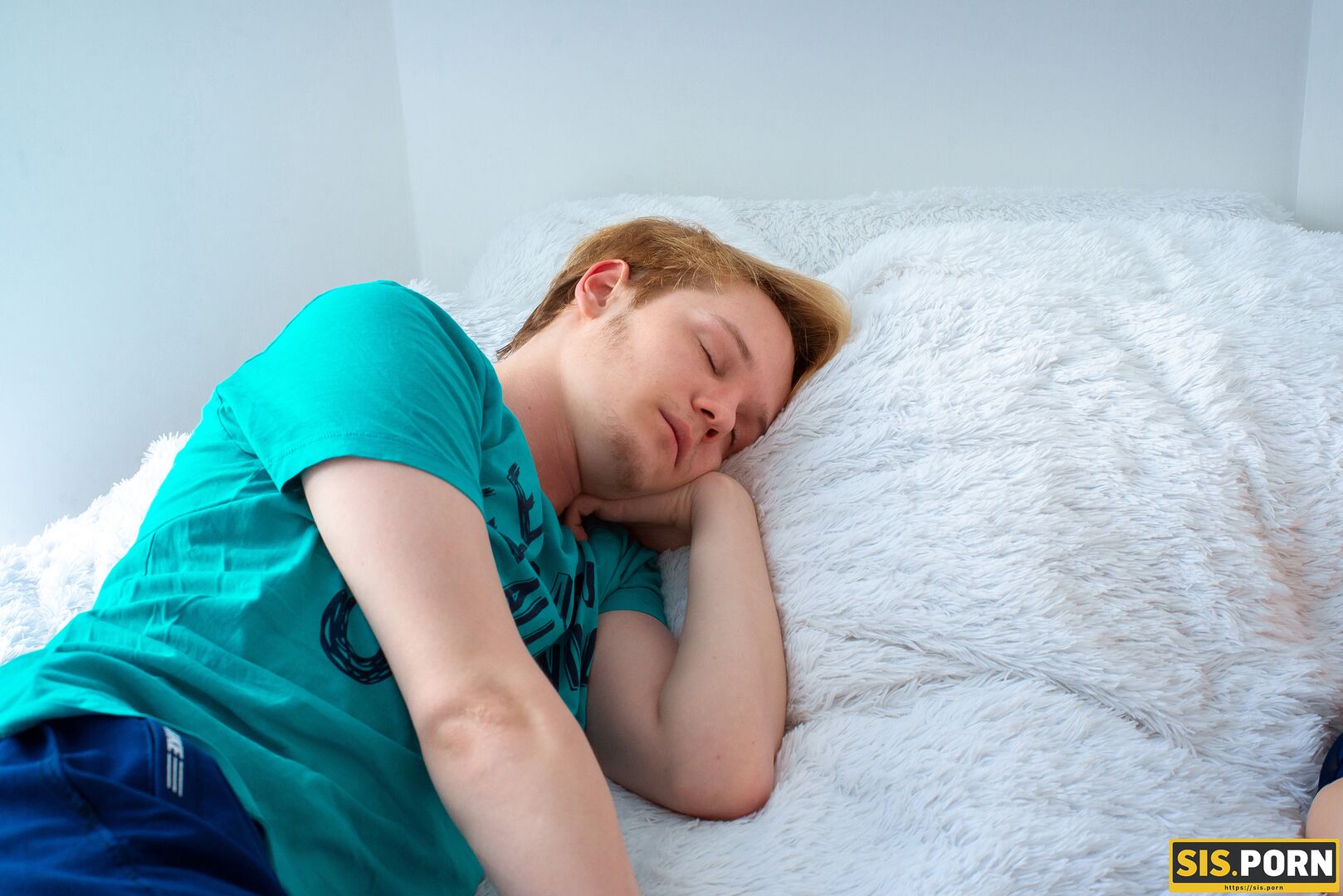 My stepsister's boyfriend did not suspect that he would wake up a cuckold!