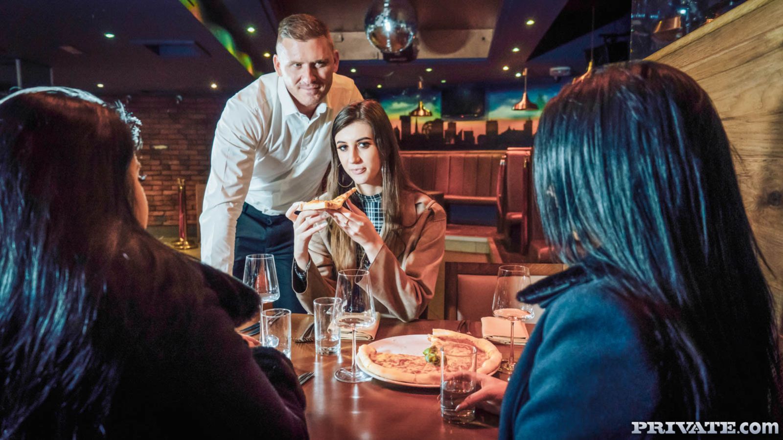 Lina Luxa and the Waiter