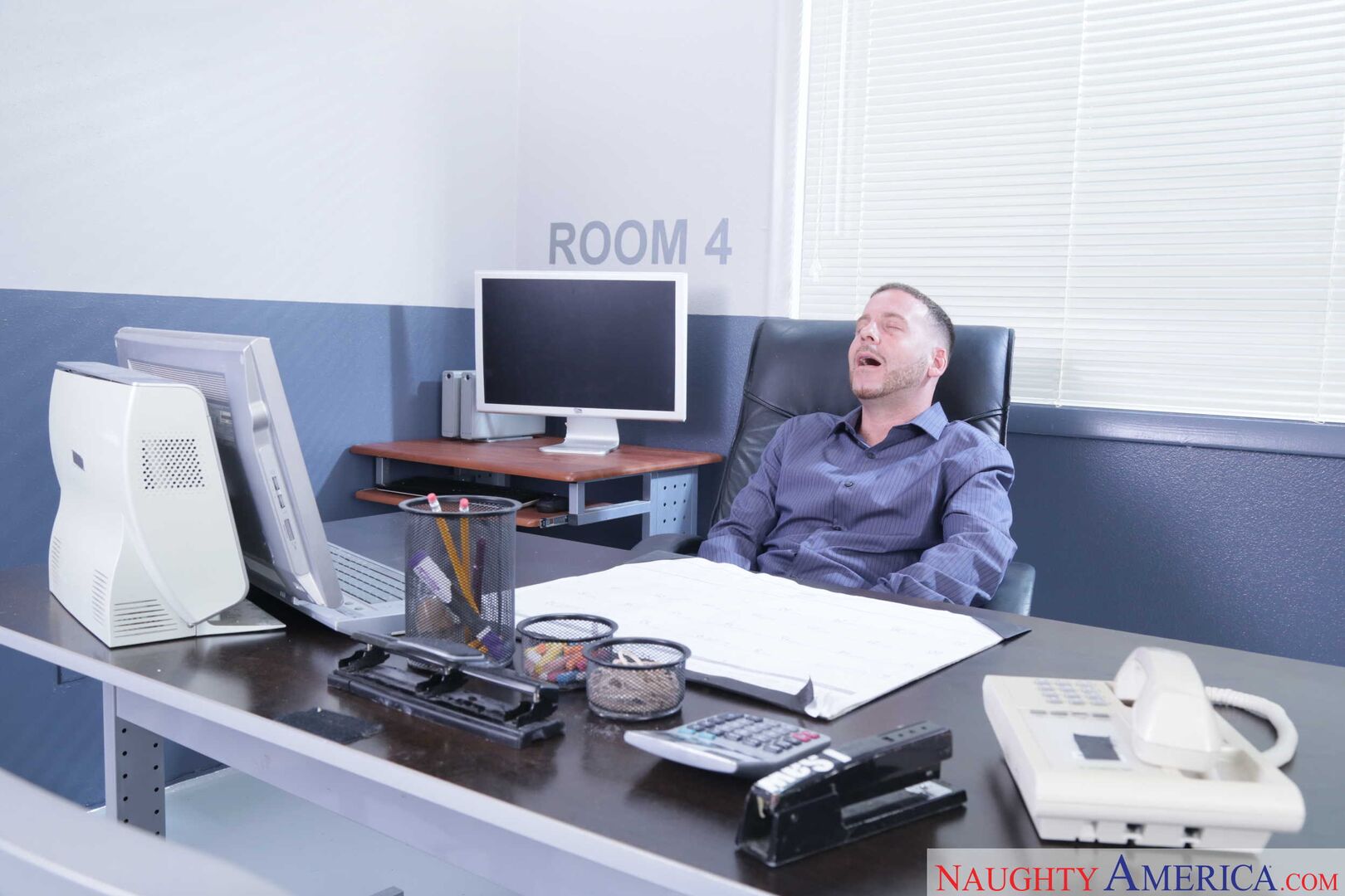 MILF Tucker Stevens fucking in the office with her blue eyes