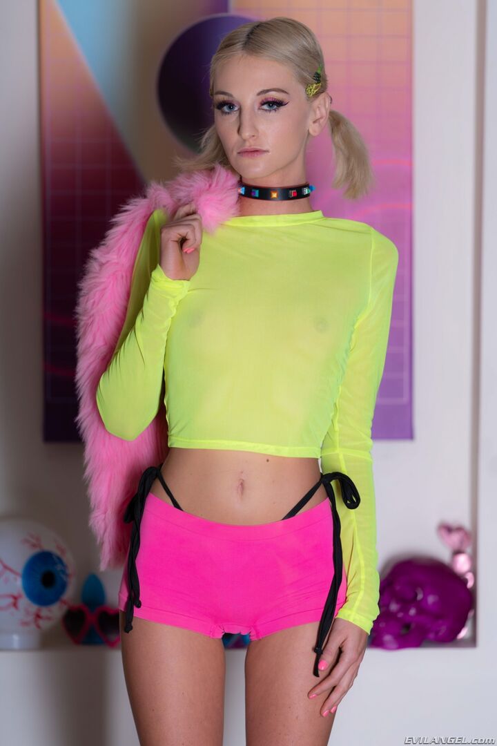Tallie Lorain: Rim Job, Squirt, Fuck!