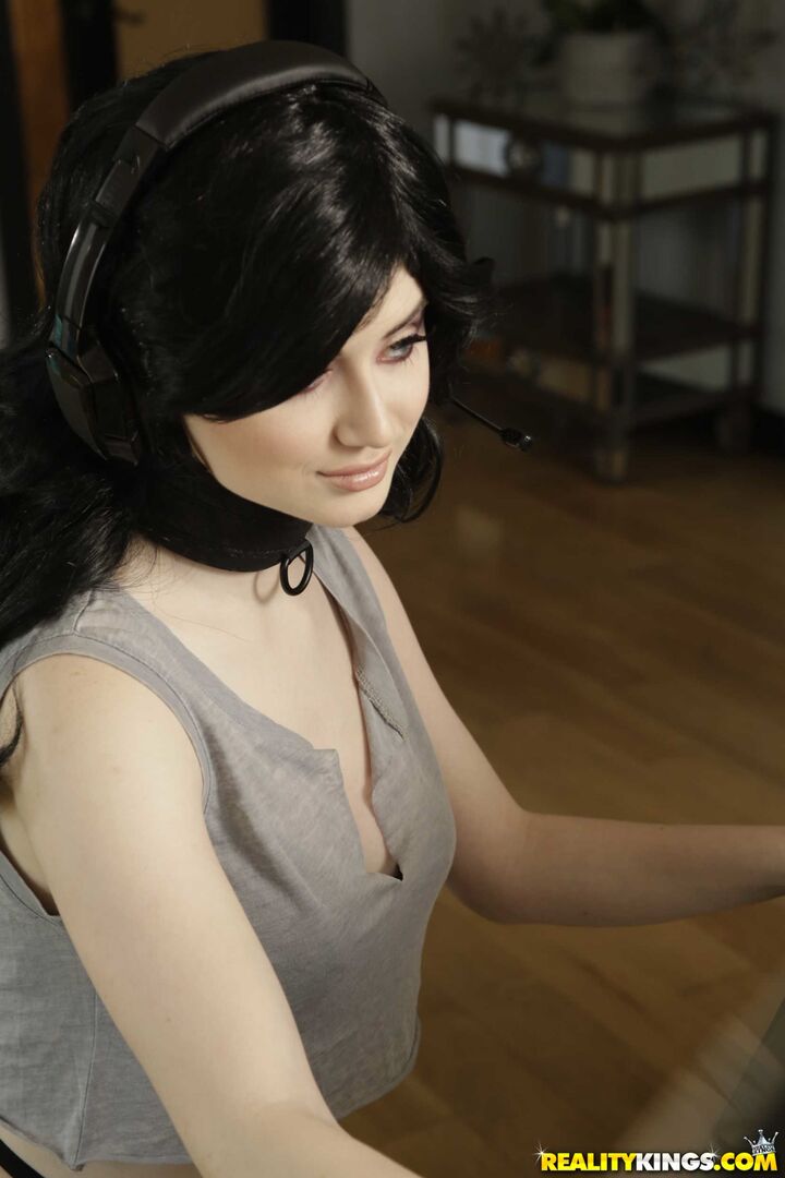 Celestia Vega Fucked On Stream