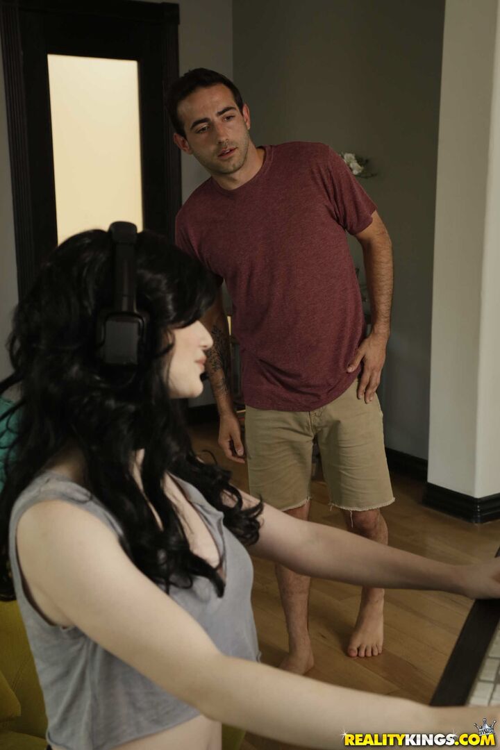 Celestia Vega Fucked On Stream