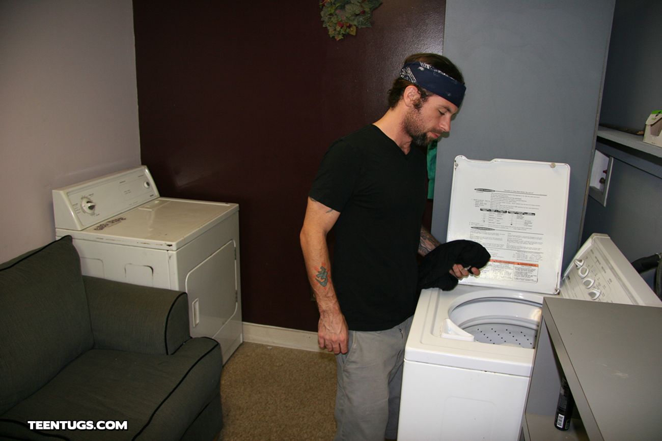 Laundry Handjob With Dakota
