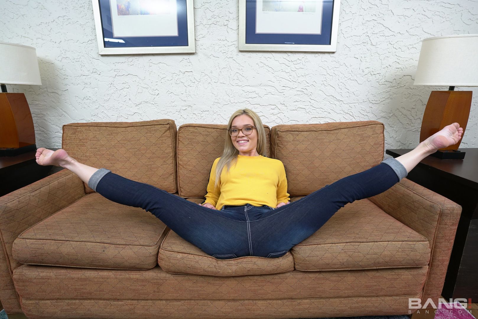 Katie Kush Wears Her Glasses While Get Gets Fucked Raw