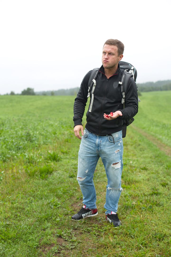 Strong tourist fucks a hottie in need in the middle of nowhere