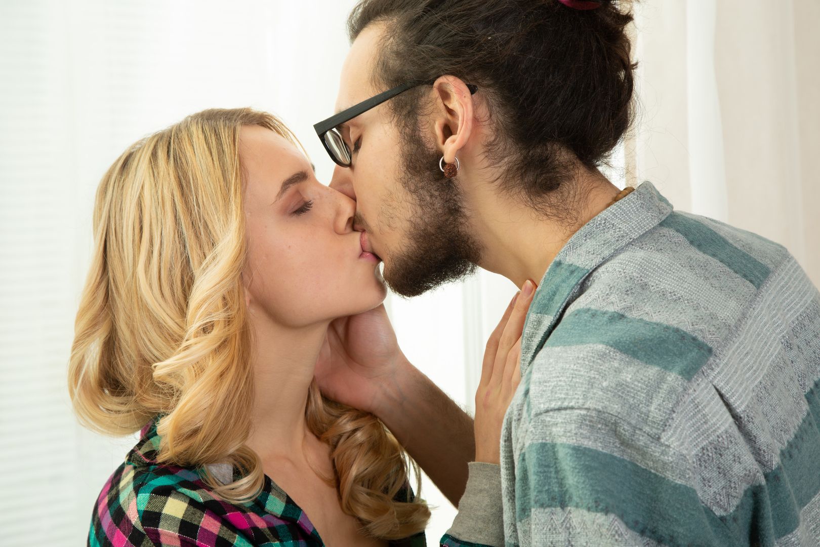 Dude helps blonde babe to explore her pussy