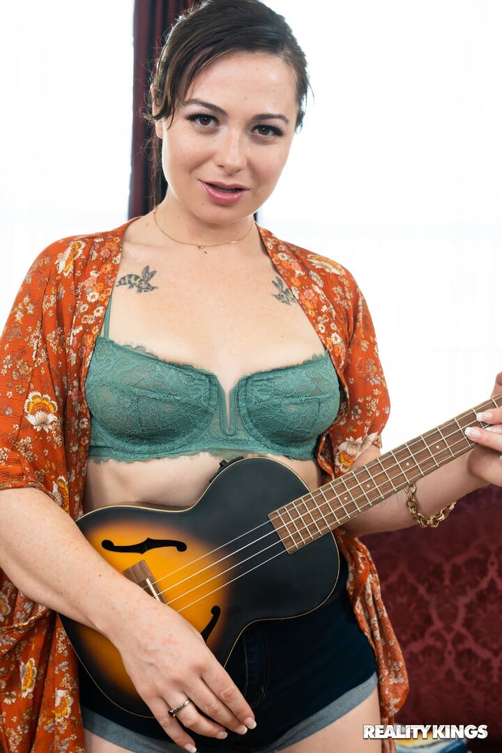RK At Home: Siouxsie Q