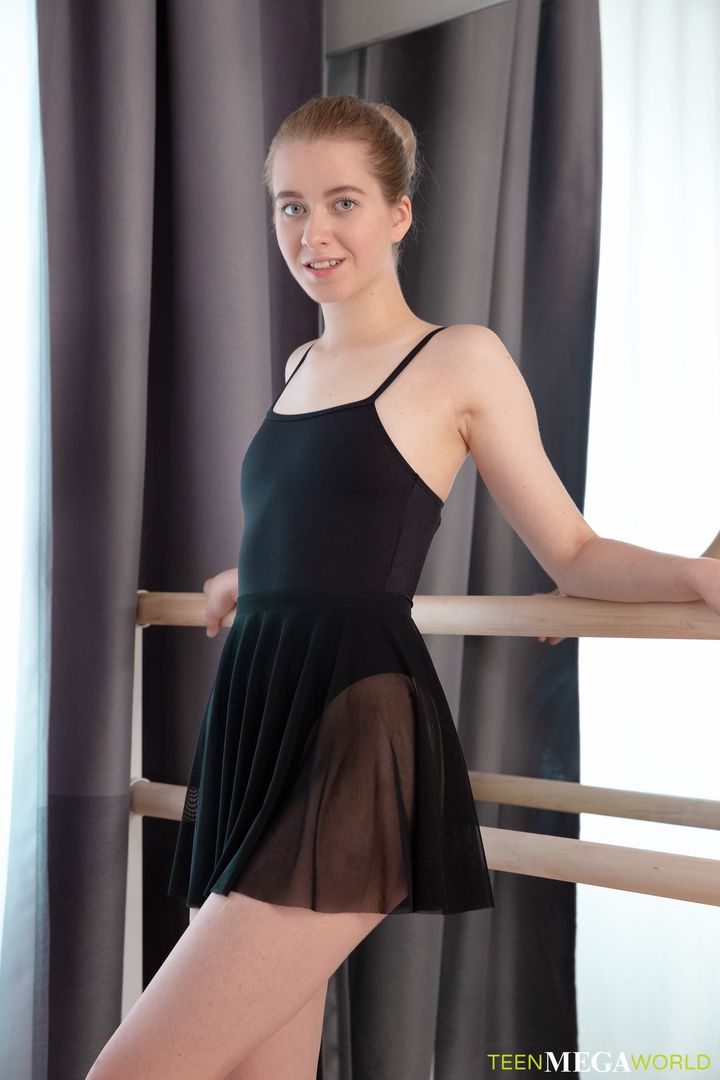 Ballet dancers orgasm in class