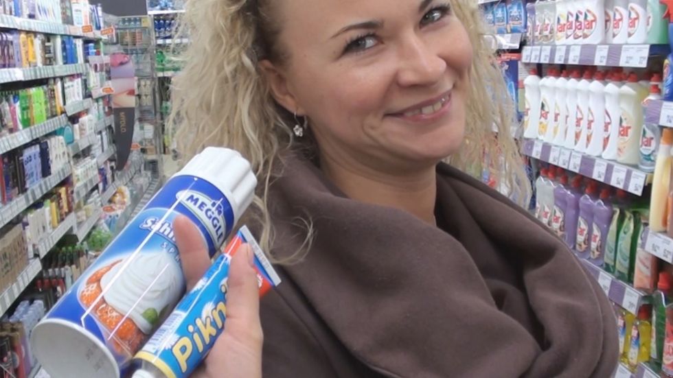 MILF loves it up her bum