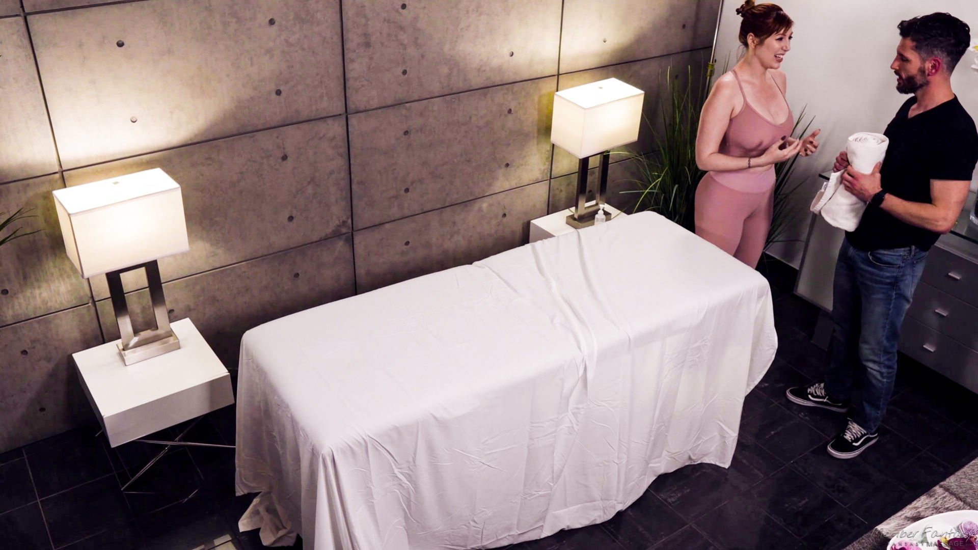 Secret Parlor Scandal!! Client's Dick 'Milked' In Under-The-Table Massage!