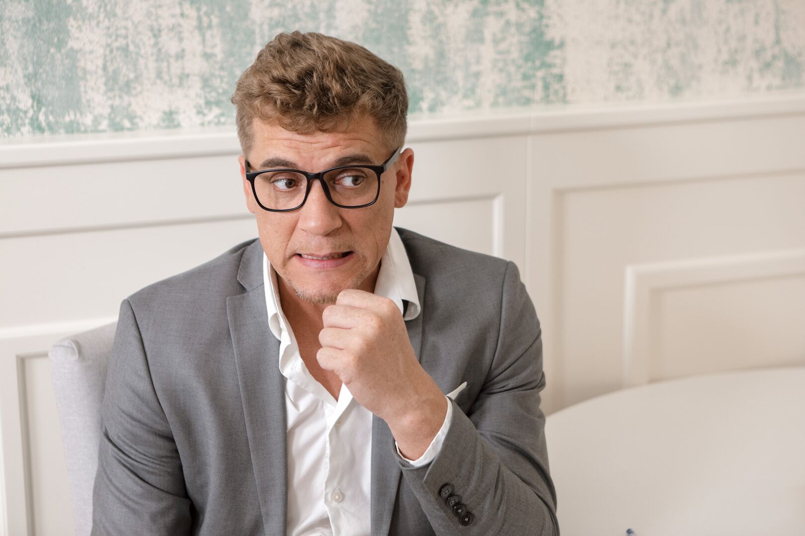Tutor surrenders to big juicy boobs