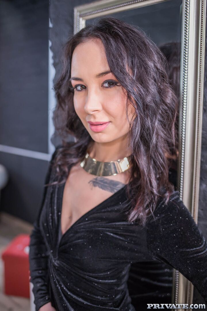 Freya Dee Debuts with Extreme DP Threesome
