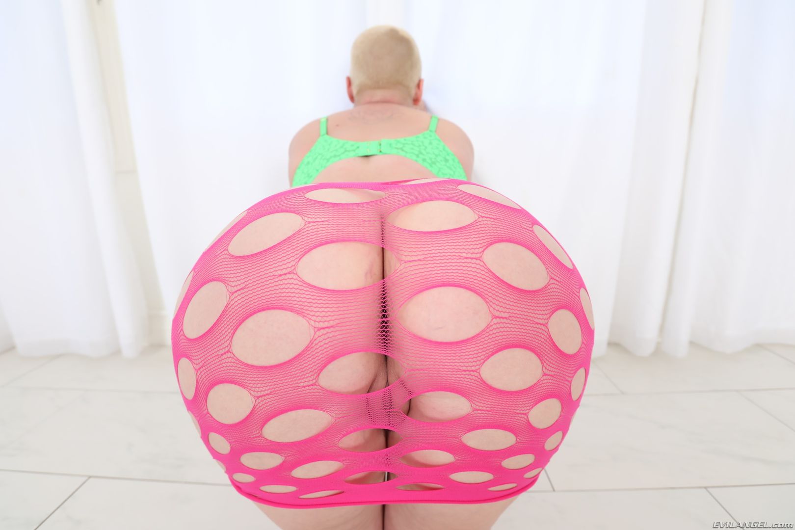 Curvy Riley Nixon Loves BBC + Anal
