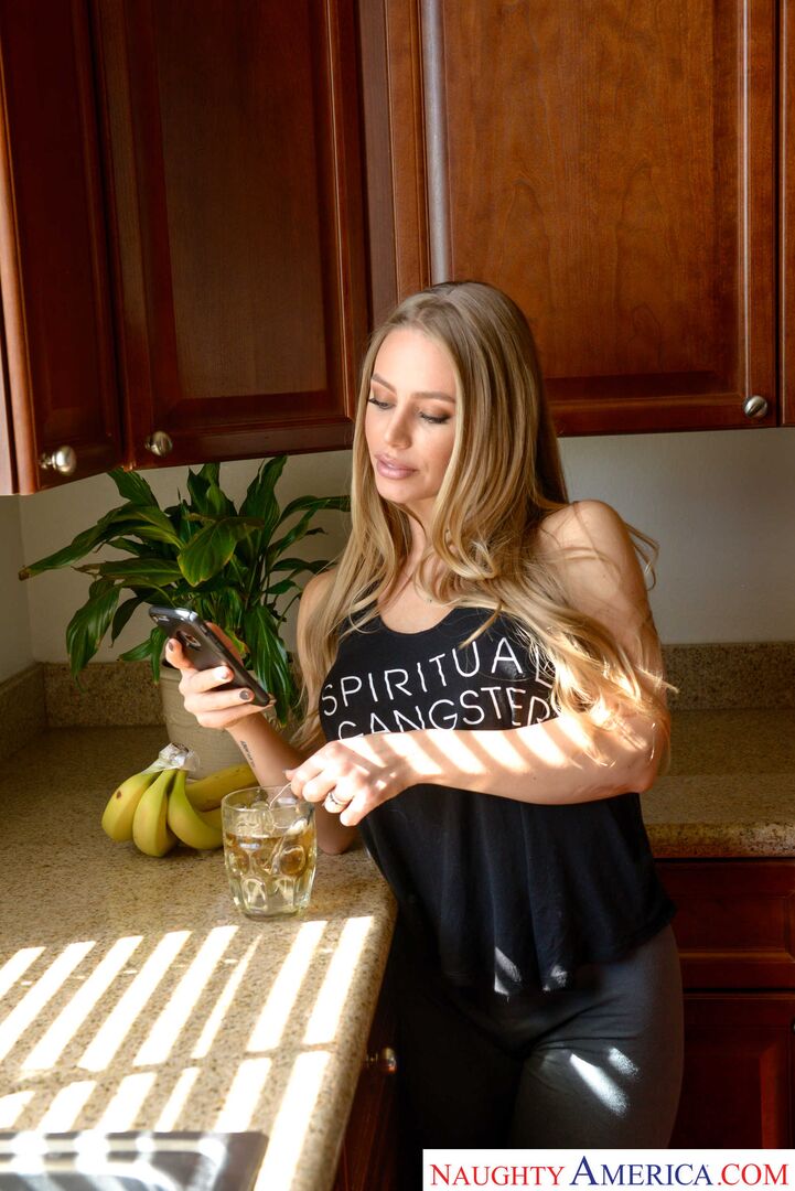 Nicole Aniston loves a deep, wet creampie