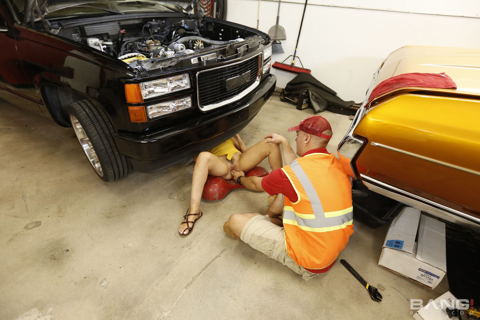 Ally Cooper Is A Car Guru With A Wet Pussy