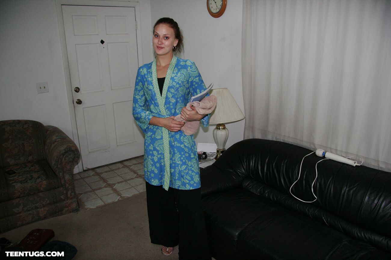 Oxanna's Handjob Demonstration