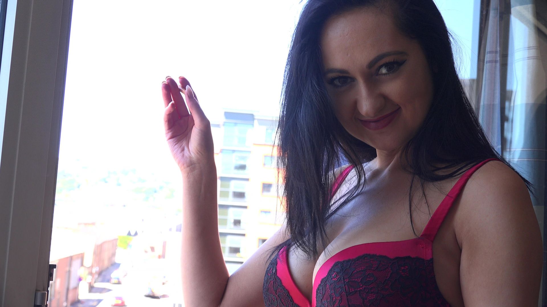 Sexy Housewife Bonnie Smokes & Gives JOI